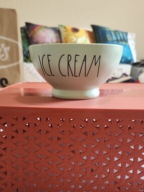 Set of 4 Ice Cream Dessert Bowls in Pale Mint